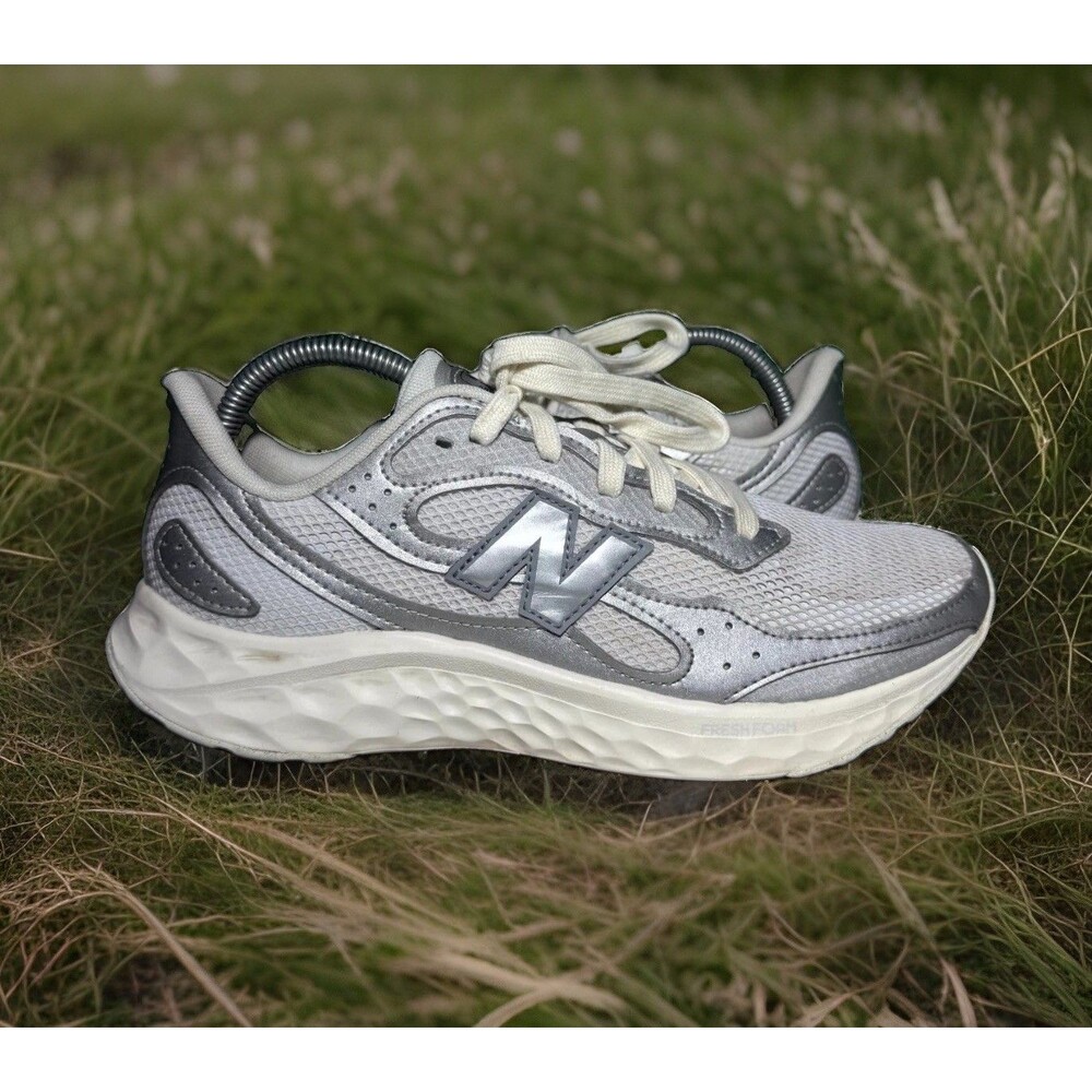 New Balance Fresh Foam Arishi v4 Sneakers Unisex Size 10W 8.5M Silver Metallic